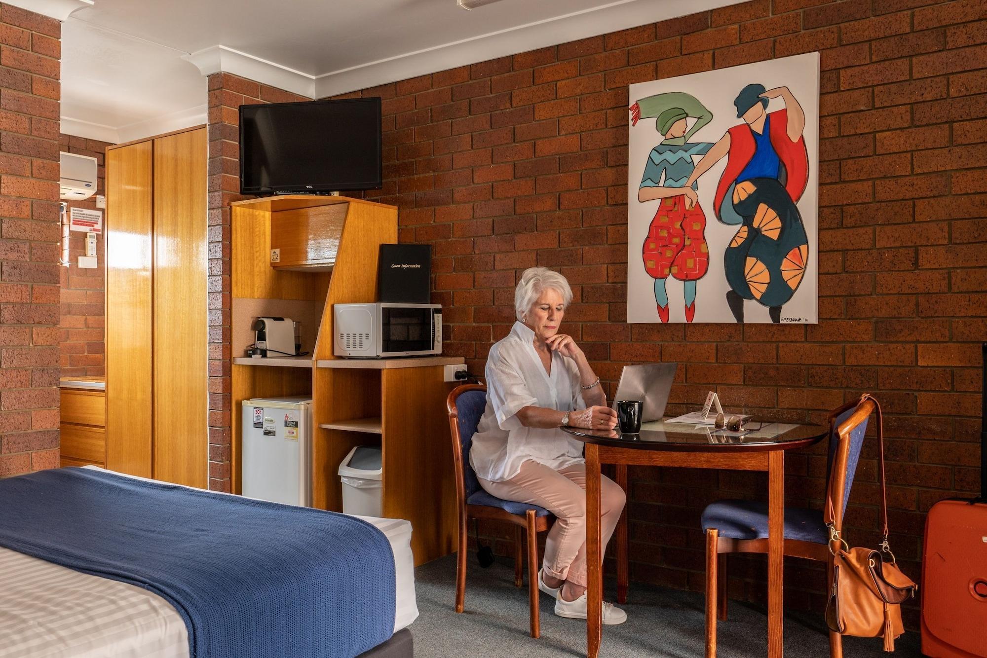 Country Pathfinder Motor Inn Dalby Extérieur photo